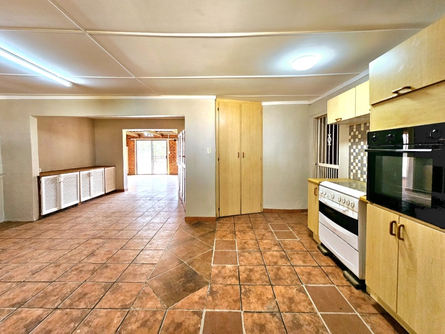 6 Bedroom Property for Sale in Bloemfontein Rural Free State